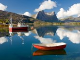boats-fishing-lake-mountains-clearly-freshness